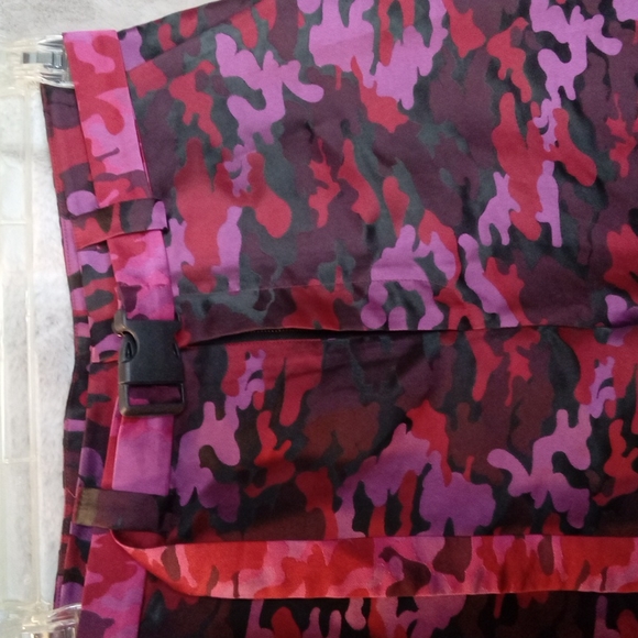 h:ours Joggers Camouflage Pink Red black. Size Medium. - Picture 6 of 14